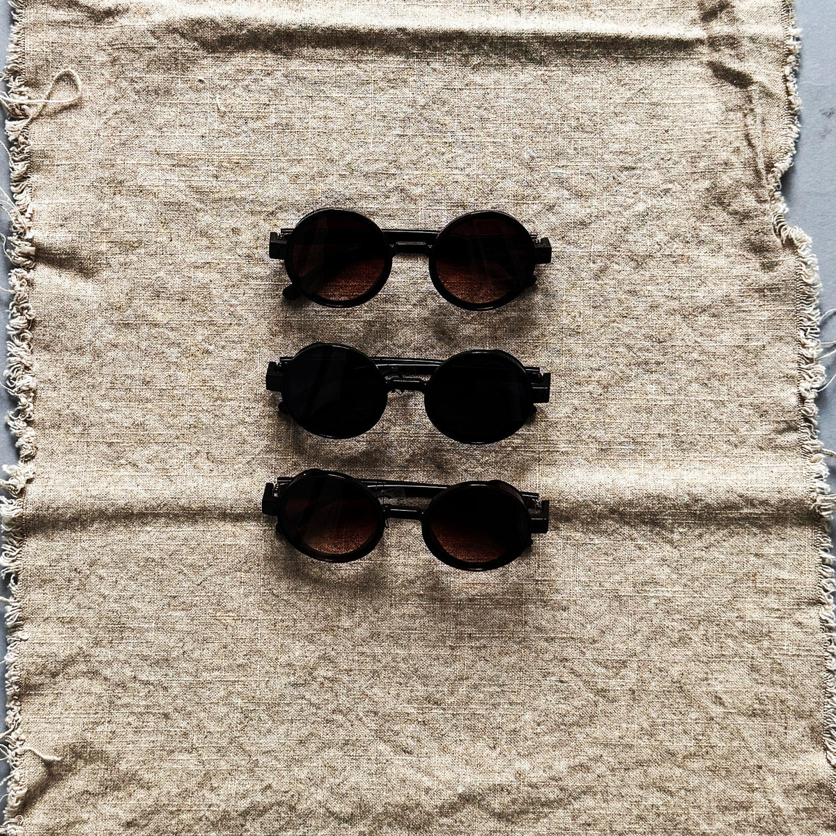 SUNGLASSES | LADO SIMPLE
