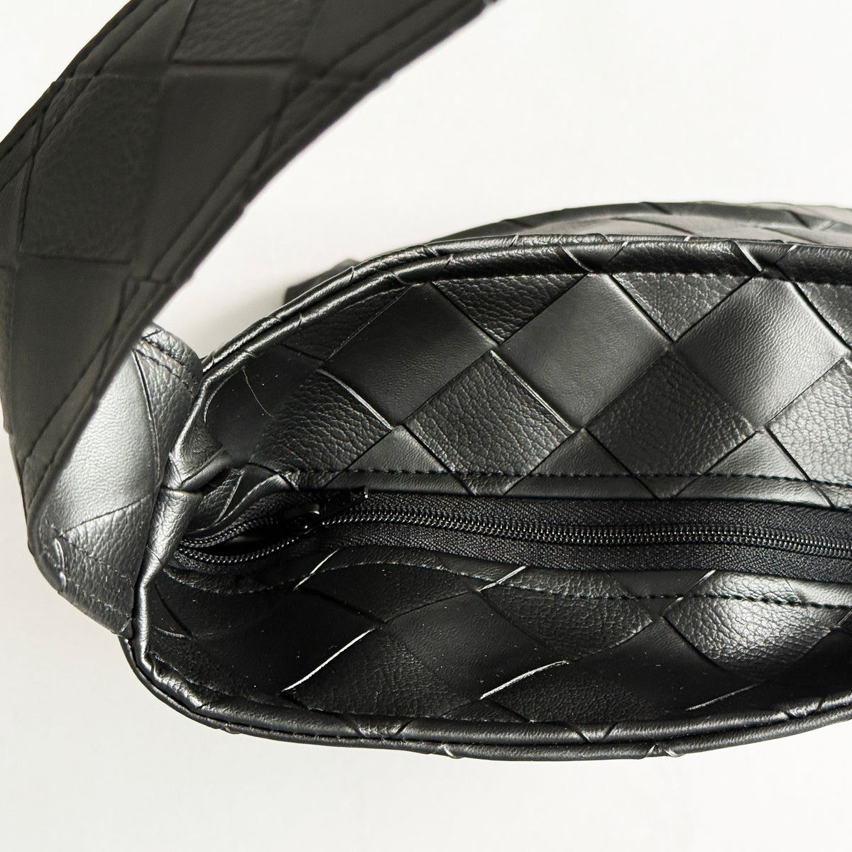 Black Woven Mini Tote | LADO SIMPLE