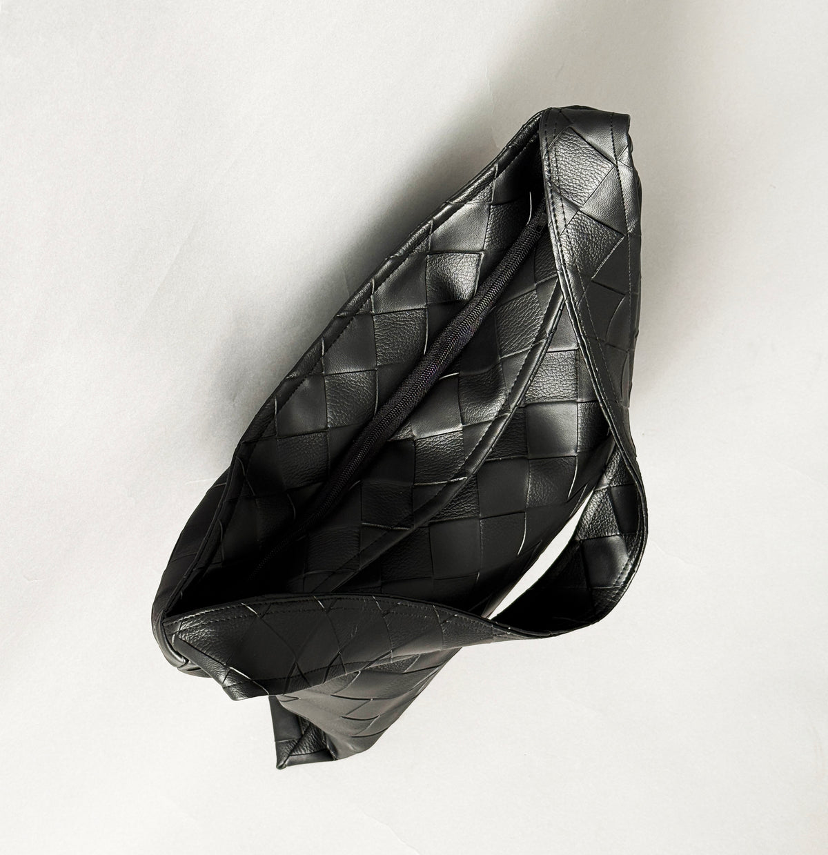 Black Woven Tote | LADO SIMPLE