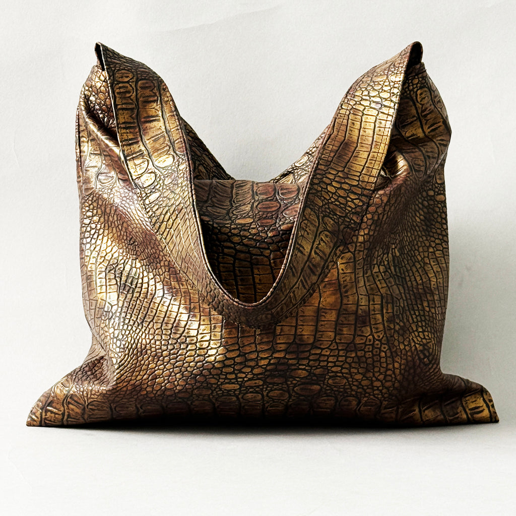 Golden Black Textured Tote | LADO SIMPLE
