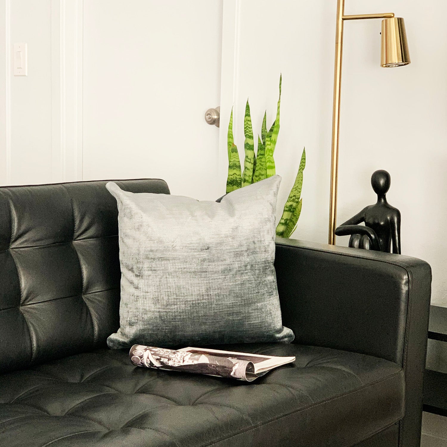 LADO SIMPLE, LADO SIMPLE DECOR is a local home decoration store, home decoration boutique. Owned by ALPHONSINA creator of SHOPALPHONSINA.COM. Home decoration items, accessories, furniture, art, crafts, and handmade art and decor. All home decor is with a simple, minimal approach. Services, decor, home decor alterations near me,home staging, styling, pre-loved items, refurbished furniture, decor alterations in PHOENIX, ARIZONA, LOS ANGELES, SAN DIEGO, ANAHEIM, SOUTHERN CALIFORNIA, CALIFORNIA